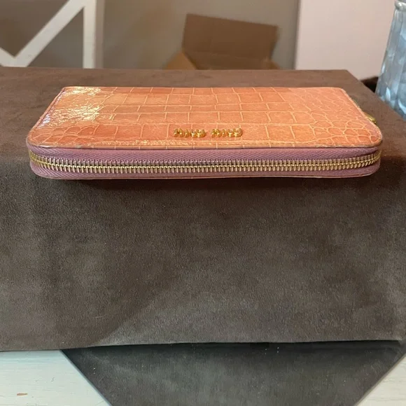 Miu Miu Croc-Embossed Leather Wallet - Pink